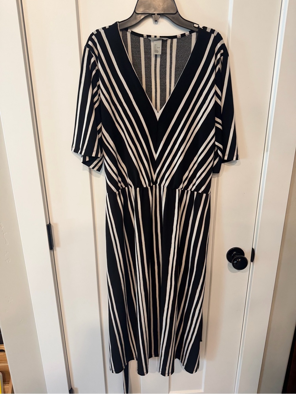 Women’s H&M Black & White Striped V-Neck Dress in size Large